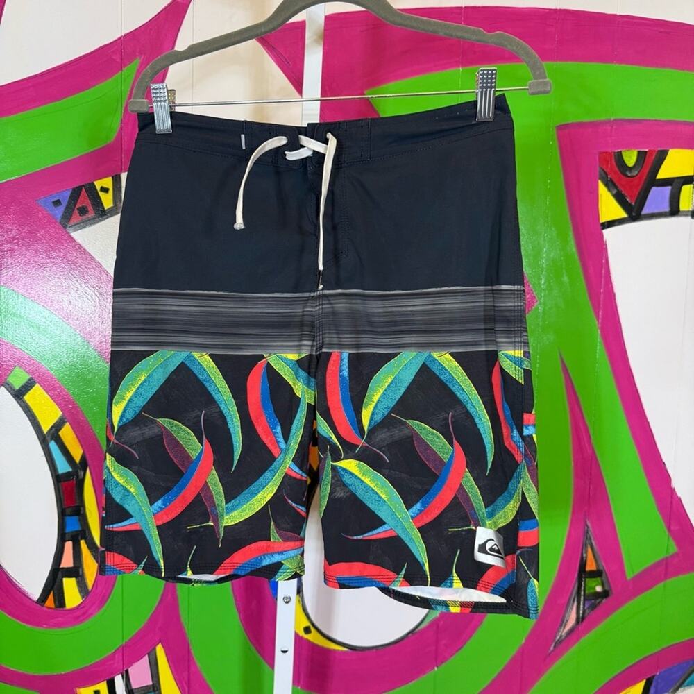 Quiksilver, Diamond Deluxe Black Board Shorts with Dynamic Design. Size 29.